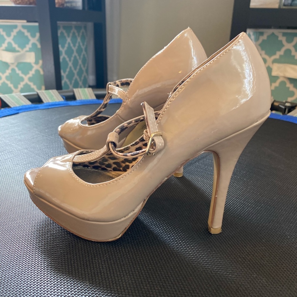 Tan patent leather platform heels